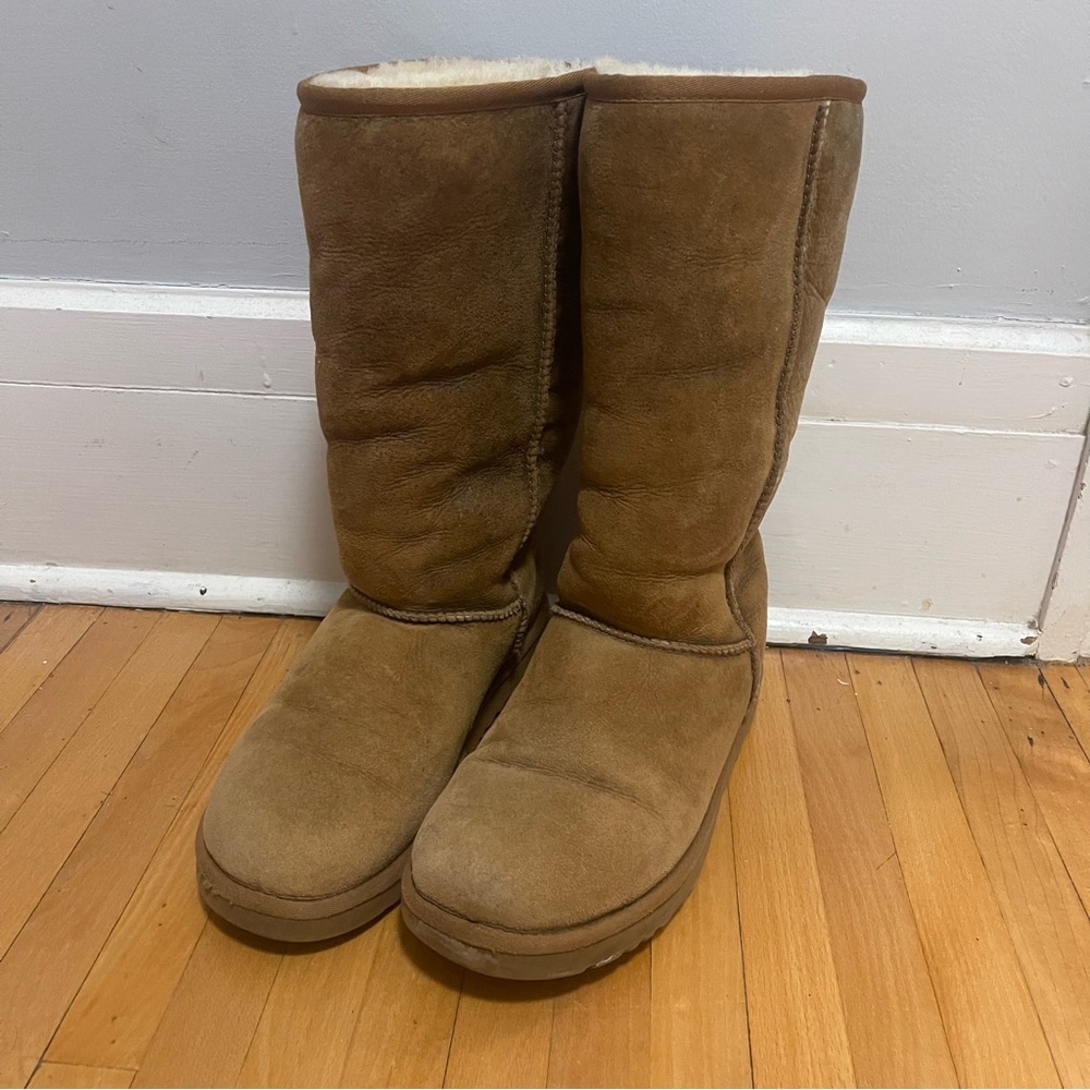 UGG classic tall boots in light brown size 8